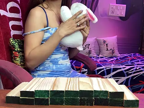 Royal girl 1 online show from February 27, 2025, 3:18 am