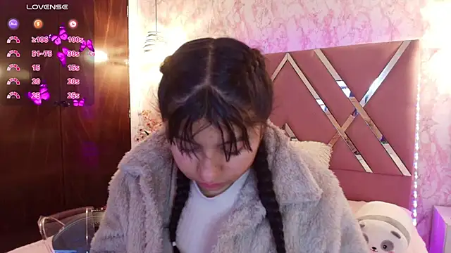 Miaa Smiith1 online show from March 5, 2025, 12:11 pm