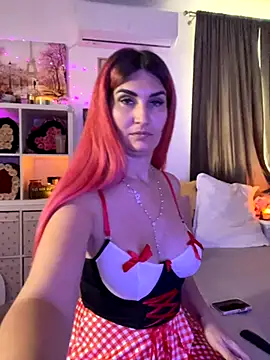 Snapshot of EvelynFrances chatting on October 8, 2025, 9:44 am EvelynFrances online show from October 8, 2025, 9:44 am