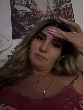 Snapshot of EvelynFrances chatting on February 26, 2025, 9:42 pm EvelynFrances online show from February 26, 2025, 9:42 pm