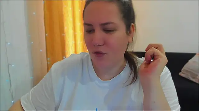  madalexa  online show from April 7, 2026, 1:35 pm