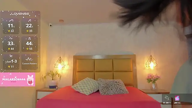 LARSONMIA online show from October 9, 2025, 12:17 pm