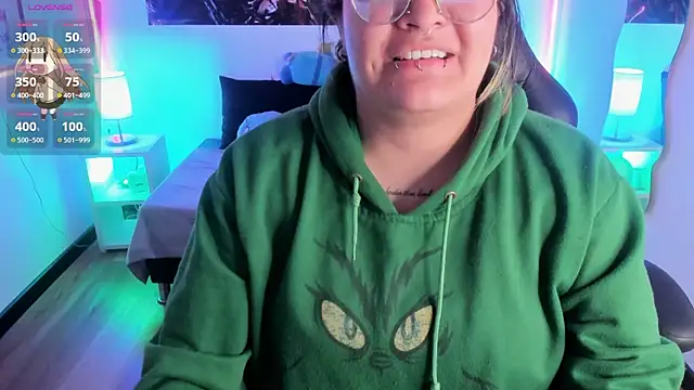 lucky-leah online show from December 3, 2025, 4:02 am