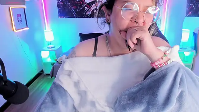 lucky-leah online show from November 22, 2025, 5:50 am