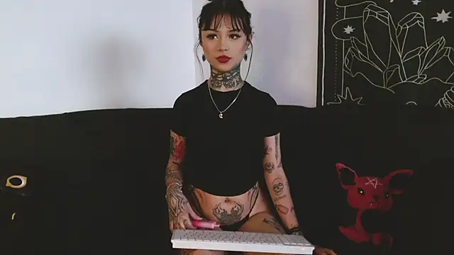 Isabella  dark online show from October 24, 2025, 8:08 pm