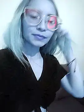 JuliaMack online show from September 26, 2025, 6:42 am