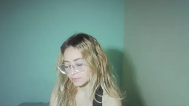 JuliaMack online show from March 20, 2025, 4:51 am