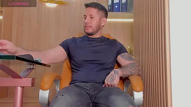 Snapshot of George_Diesell chatting on December 2, 2025, 9:16 pm George Diesell online show from December 2, 2025, 9:16 pm