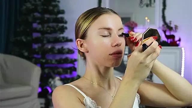 ivyleague  online show from November 23, 2025, 5:39 am