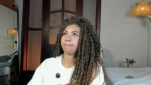 nayah   online show from February 18, 2026, 8:05 pm