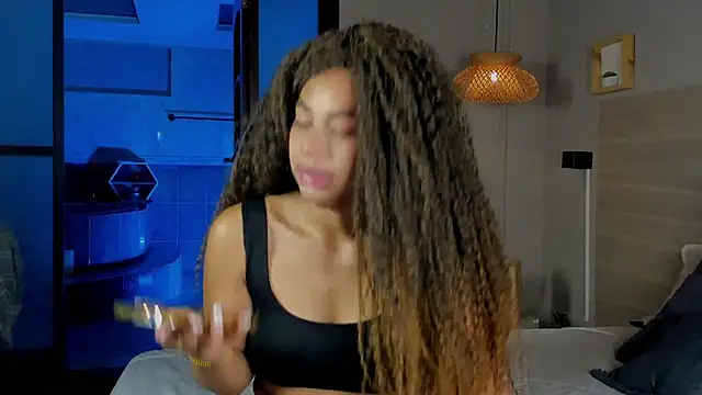 nayah   online show from October 7, 2025, 7:26 pm