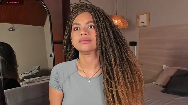 nayah   online show from April 16, 2026, 7:58 pm