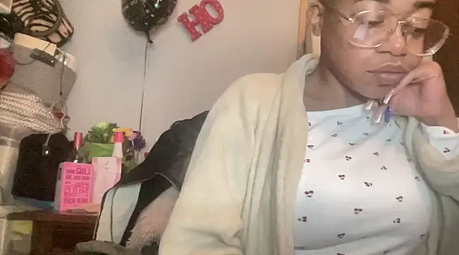 Snapshot of MommyConfident chatting on February 17, 2025, 7:26 am MommyConfident online show from February 17, 2025, 7:26 am