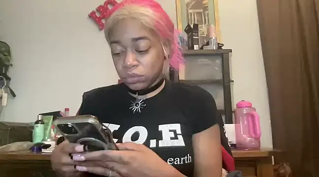 Snapshot of MommyConfident chatting on March 23, 2025, 4:05 am MommyConfident online show from March 23, 2025, 4:05 am