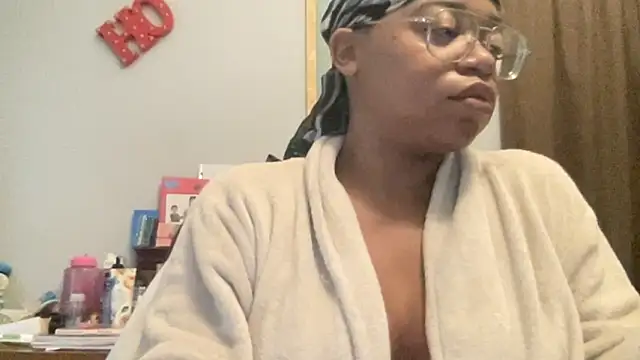 Snapshot of MommyConfident chatting on October 8, 2025, 1:45 pm MommyConfident online show from October 8, 2025, 1:45 pm