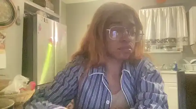 Snapshot of MommyConfident chatting on January 29, 2025, 1:58 am MommyConfident online show from January 29, 2025, 1:58 am