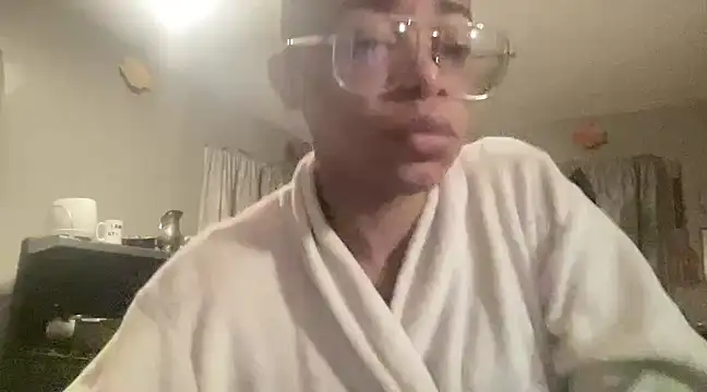 Snapshot of MommyConfident chatting on February 16, 2025, 1:36 am MommyConfident online show from February 16, 2025, 1:36 am