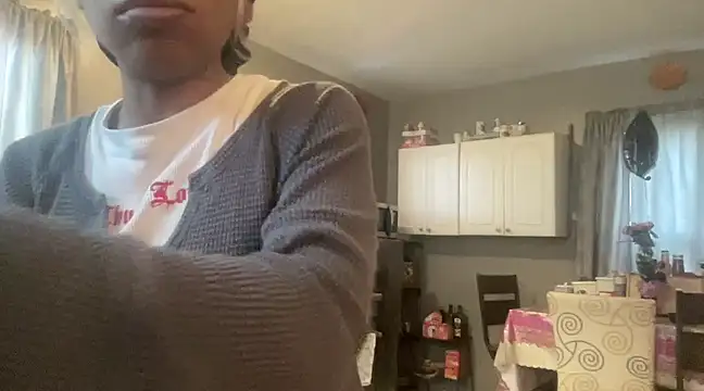 Snapshot of MommyConfident chatting on February 21, 2025, 9:22 pm MommyConfident online show from February 21, 2025, 9:22 pm