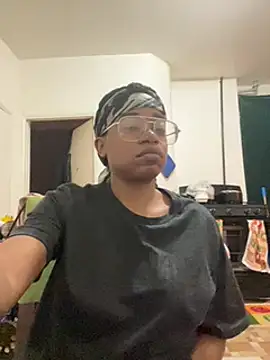 Snapshot of MommyConfident chatting on January 27, 2025, 10:49 am MommyConfident online show from January 27, 2025, 10:49 am