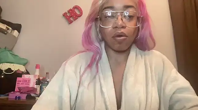 Snapshot of MommyConfident chatting on March 3, 2025, 4:00 am MommyConfident online show from March 3, 2025, 4:00 am