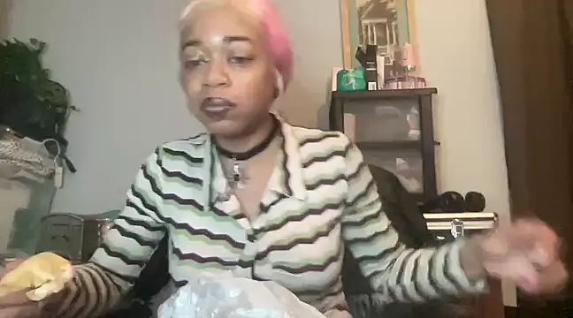 Snapshot of MommyConfident chatting on March 11, 2025, 10:42 pm MommyConfident online show from March 11, 2025, 10:42 pm