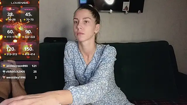 Snapshot of FoxLoveBasik chatting on February 23, 2025, 5:39 pm FoxLoveBasik online show from February 23, 2025, 5:39 pm