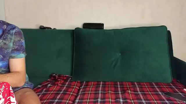 Snapshot of FoxLoveBasik chatting on February 12, 2025, 2:10 pm FoxLoveBasik online show from February 12, 2025, 2:10 pm