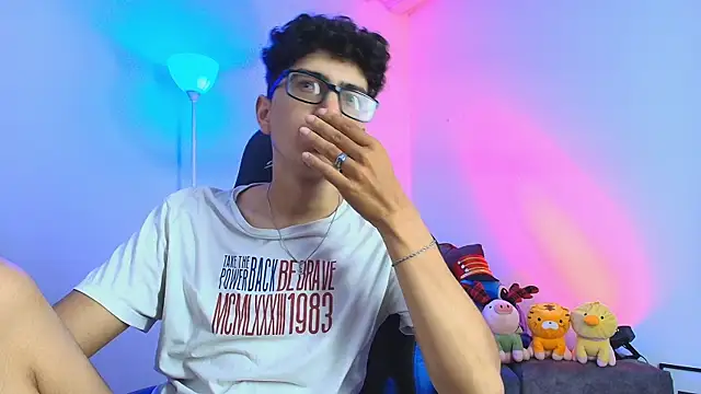 TylerWhite  online show from December 19, 2025, 6:38 am