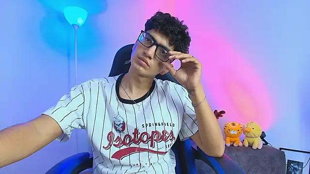 TylerWhite  online show from December 14, 2025, 3:46 am