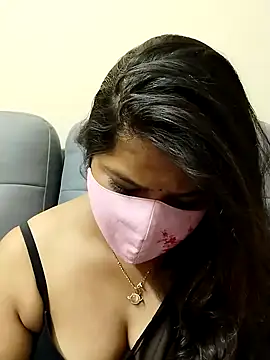 Lovely-Rose143 online show from January 16, 2025, 6:16 pm