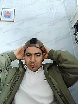 Snapshot of latino17 chatting on November 18, 2025, 6:50 am latino17 online show from November 18, 2025, 6:50 am