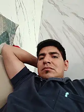 Snapshot of latino17 chatting on December 1, 2025, 5:58 pm latino17 online show from December 1, 2025, 5:58 pm