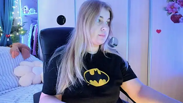 Snapshot of CoraSwon chatting on February 7, 2026, 5:59 am CoraSwon online show from February 7, 2026, 5:59 am