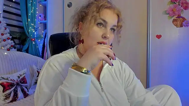 CoraSwon online show from December 19, 2025, 6:54 pm