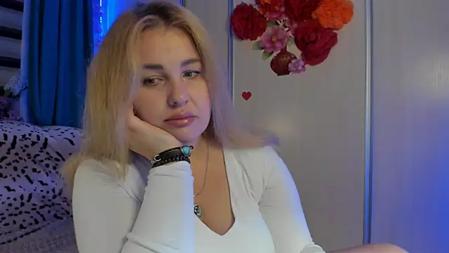 CoraSwon online show from October 7, 2025, 5:58 pm