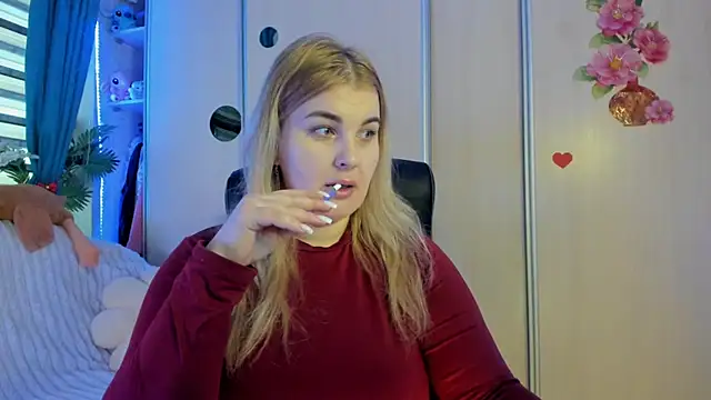 Snapshot of CoraSwon chatting on February 17, 2026, 7:27 am CoraSwon online show from February 17, 2026, 7:27 am