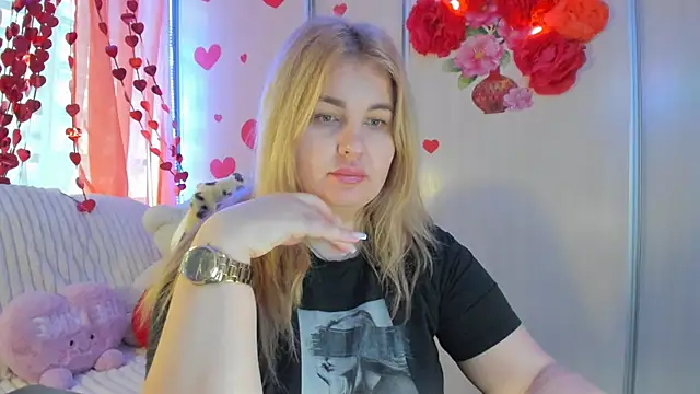 CoraSwon online show from February 25, 2025, 7:52 am