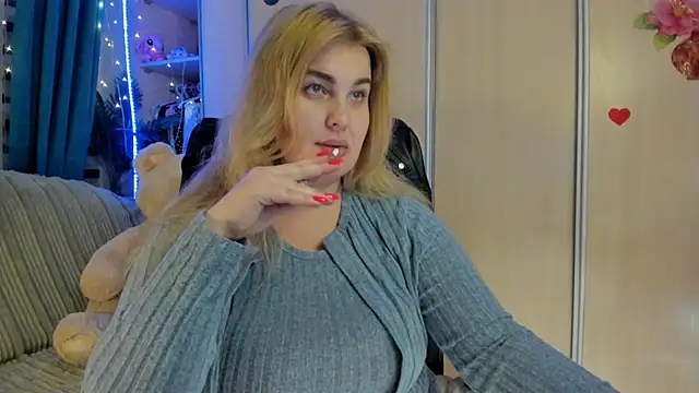 Snapshot of CoraSwon chatting on March 3, 2026, 5:53 pm CoraSwon online show from March 3, 2026, 5:53 pm