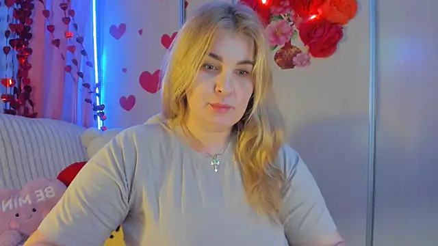 CoraSwon online show from February 26, 2025, 9:09 pm