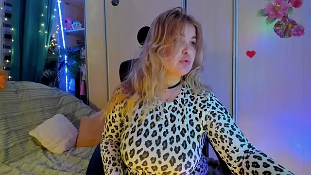 Snapshot of CoraSwon chatting on February 22, 2026, 5:03 pm CoraSwon online show from February 22, 2026, 5:03 pm