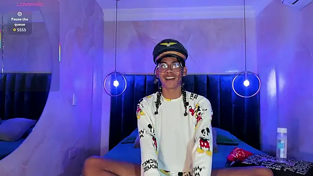 Maxim-Walker online show from October 20, 2025, 3:19 am