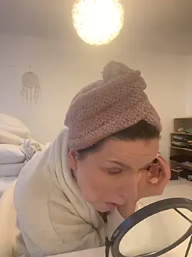 Off  Melonenmandy online show from October 13, 2025, 5:31 am