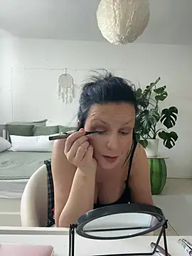 Snapshot of Off__Melonenmandy chatting on April 17, 2026, 7:55 am Off Melonenmandy online show from April 17, 2026, 7:55 am