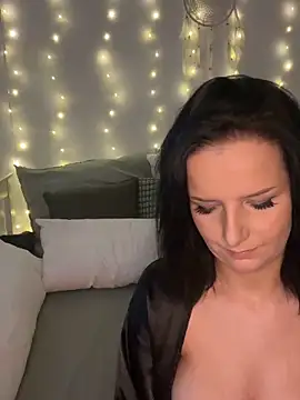 Off  Melonenmandy online show from October 3, 2025, 4:41 pm