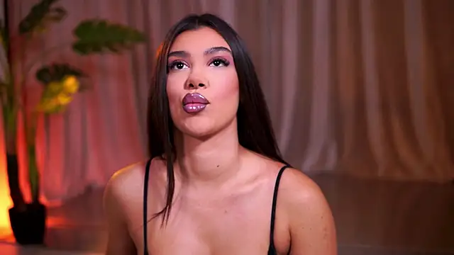 NatyDesiree online show from May 10, 2026, 7:05 pm