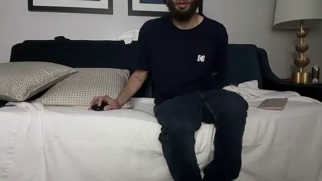 pantslesstraveler plt online show from October 28, 2025, 8:46 am