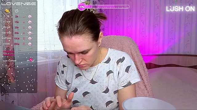 Bella  Swoon online show from March 26, 2026, 5:50 am