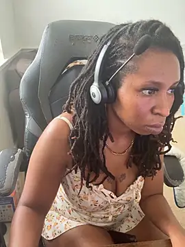 LeyaHoneybuns online show from April 29, 2026, 5:30 pm