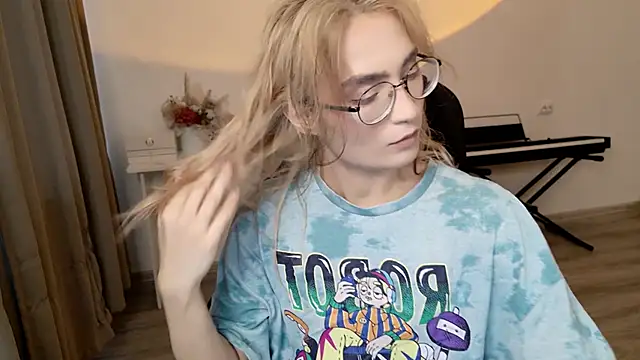 Snapshot of CuteYukiKun chatting on May 7, 2026, 5:44 am CuteYukiKun online show from May 7, 2026, 5:44 am