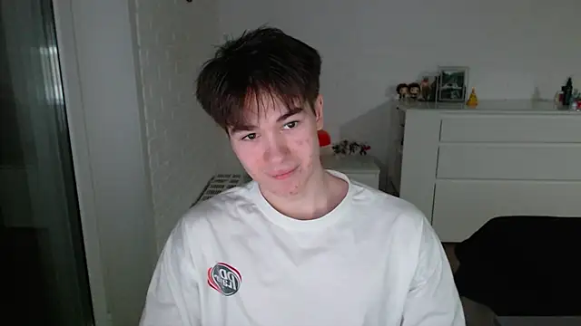 Snapshot of MarkusDean chatting on November 19, 2025, 3:56 pm MarkusDean online show from November 19, 2025, 3:56 pm